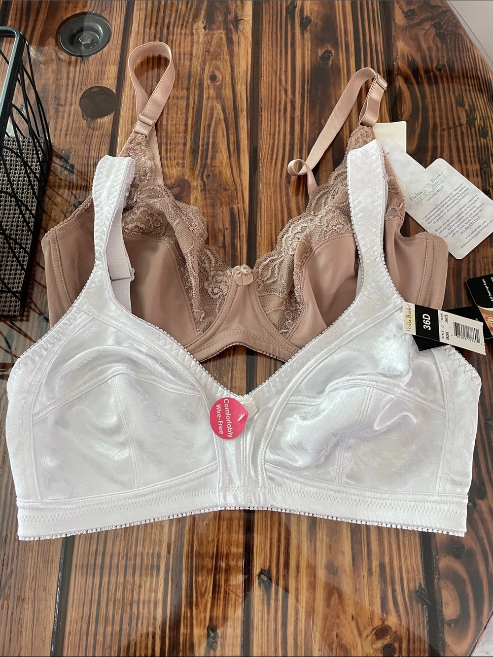 NWT 2 Delta Burke Bras 36D